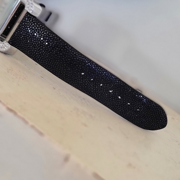 BADGLEY MISCHKA Stunning Women's Watch - Picture 13 of 16